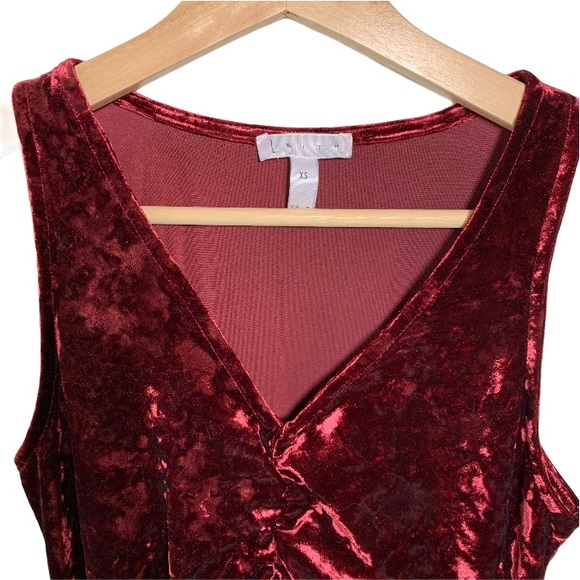 Leith Crushed Velvet Sleeveless Ruched Bodycon Red V-Neck Cocktail Dress - Picture 3 of 5